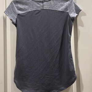 Under Armour Heat Gear Mesh Back fitted run top short sleeves scoop hem size XS